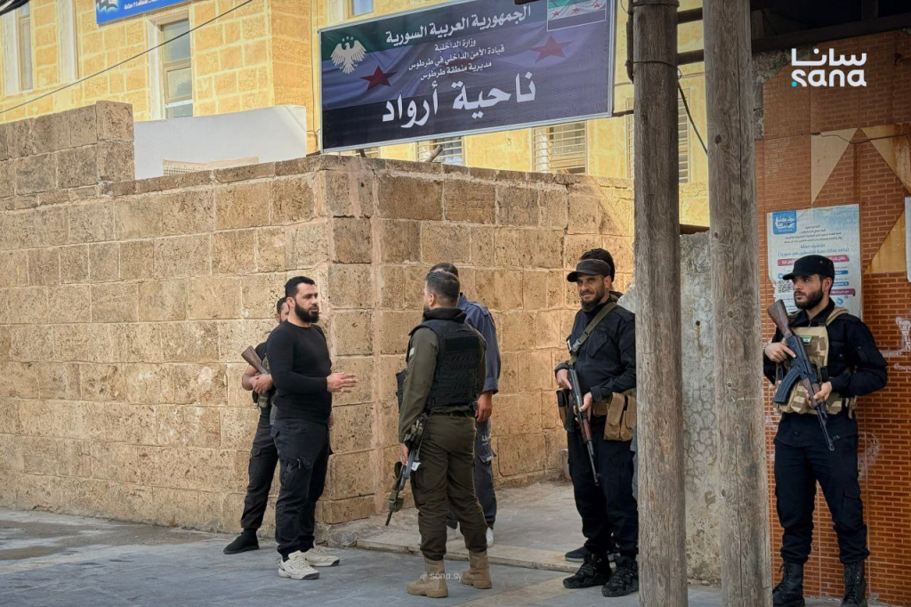 قائد الأمن الداخلي في محافظة طرطوس يفتتح ناحية أرواد