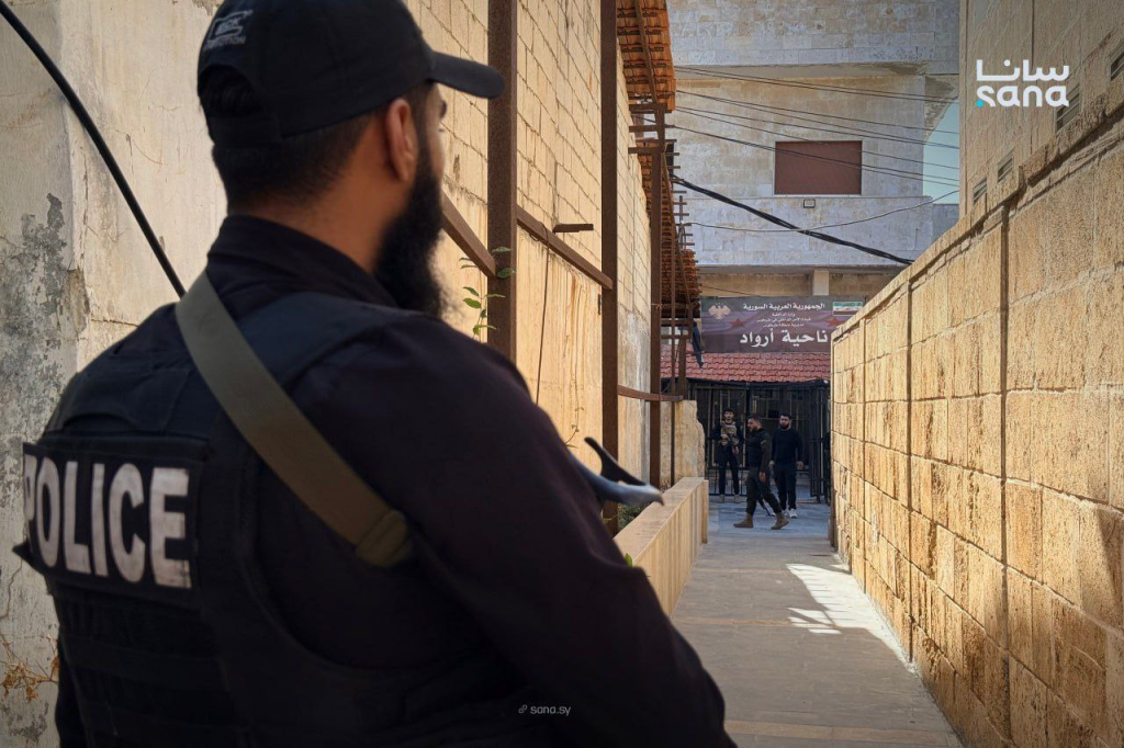 قائد الأمن الداخلي في محافظة طرطوس يفتتح ناحية أرواد