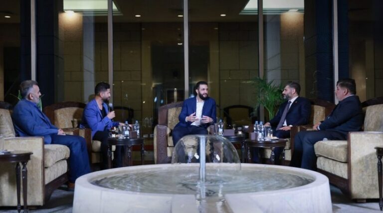 الرئيس أحمد الشرع يبحث تطوير النشيد الوطني السوري مع وزير الثقافة النشيد الوطني السوري