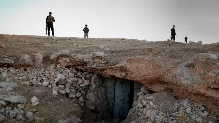 اكتشاف سجن تحت الأرض في ريف حمص كان يُستخدم لاحتجاز المدنيين خلال فترة الاضطرابات سجن تحت الأرض في ريف حمص