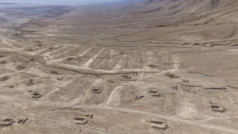 مقبرة جماعية في صحراء الضمير تكشف أسرار الحرب السورية مقبرة جماعية في صحراء الضمير