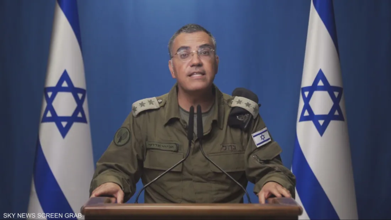 نهاية حقبة: 30 عاماً من الجدل.. لماذا تقاعد أفيخاي أدرعي من الجيش الإسرائيلي؟ تقاعد أفيخاي أدرعي