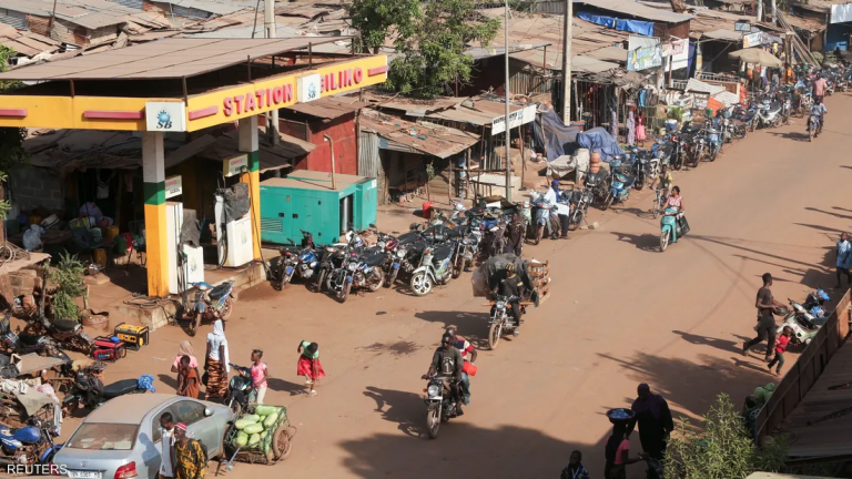 5 أسرار صادمة: استراتيجية خنق باماكو.. لماذا تحاصر القاعدة العاصمة الآن؟ التنظيمات المتشددة تهدد الأمن في منطقة الساحل الإفريقي