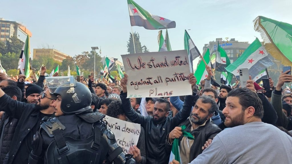 رسالة وحدة من الساحات: مظاهرات الذكرى الأولى ردع العدوان ترفض التقسيم وتندد بالعدوان الإسرائيلي