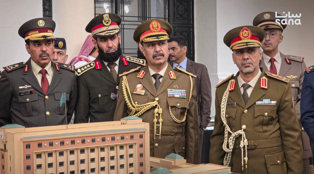 الذكاء الاصطناعي في التدريب العسكري: وفد سوري يشارك بدورة عربية في مصر