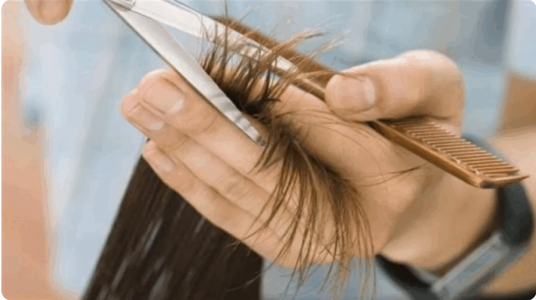 أفضل مواعيد قص الشعر لتكثيفه في نوفمبر 2025 وفق القمر: دليل الخبراء الكامل أفضل مواعيد قص الشعر لتكثيفه