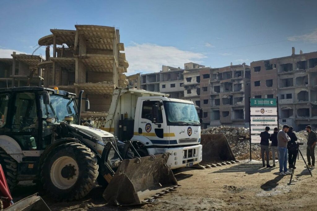 مركز الملك سلمان يبدأ مشروع إزالة أنقاض داريا ودوما: هل دقت ساعة عودة الحياة؟