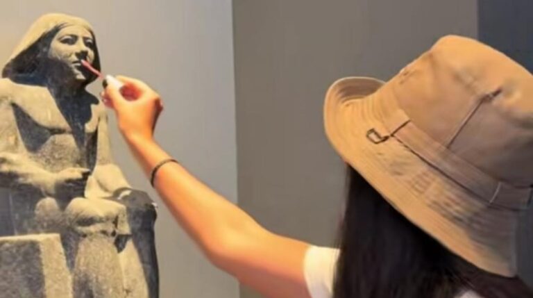 مكياج تماثيل المتحف الكبير يثير الجدل.. ومطالبات بالمحاسبة مكياج تماثيل المتحف الكبير