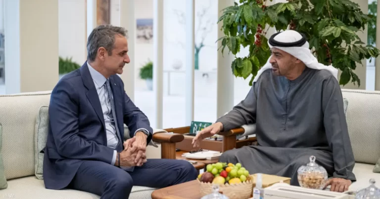 محمد بن زايد ورئيس وزراء اليونان يبحثان تعزيز الشراكة