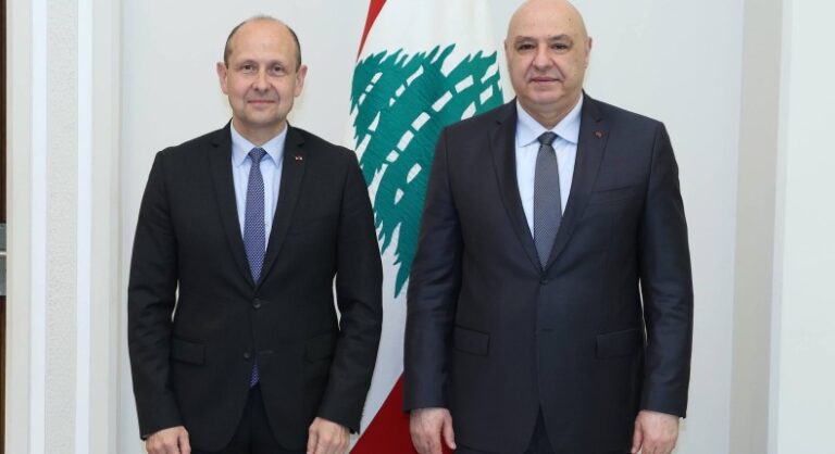 استناداً إلى خرائط الانتداب.. لبنان وفرنسا يبحثان ترسيم الحدود مع سوريا