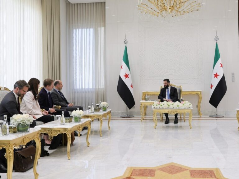 الرئيس الشرع يستقبل رئيس الأركان الخاص للرئيس الفرنسي الجنرال فنسنت جيرو بقصر الشعب