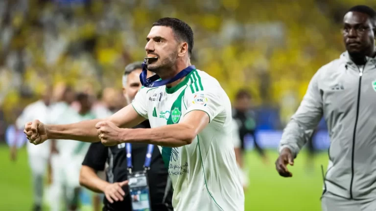 سبب غياب ديميرال عن الأهلي أمام الفتح رغم نهاية عقوبة مباراة النصر