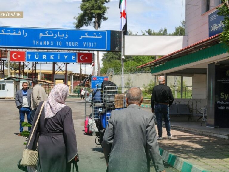 هيئة المنافذ والجمارك: 1.2 مليون سوري يعودون من دول الجوار
