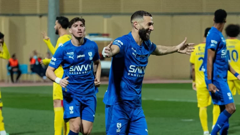قبل مباراة الهلال والخلود في نهائي كأس الملك .. ورطة تواجه جماهير الزعيم