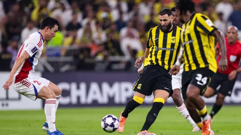 تفاصيل "العقد الخفي" .. كيف خسر الاتحاد ميزانيته بسبب كريم بنزيما؟