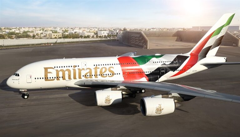 "طيران الإمارات" تكشف شكلاً مميزاً لعلم الدولة على متن طائرتها الأيقونية إيرباص A380