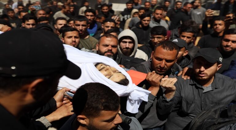 عباس ودحلان يعزيان رئيس حماس في غزة خليل الحية باستشهاد نجله الرابع في غارة إسرائيلية