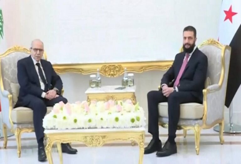 الشرع يستقبل رئيس الحكومة اللبنانية في دمشق (فيديو+صورة)
