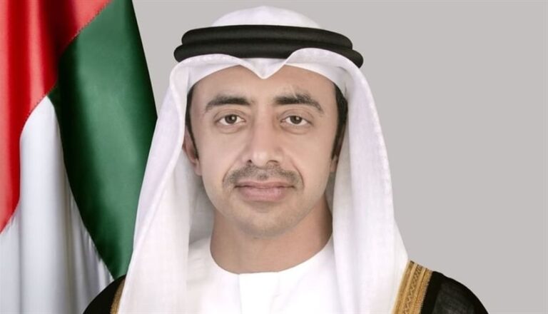 عبدالله بن زايد يدين التنظيم المرتبط بالحرس الثوري في البحرين ويؤكد التضامن مع المملكة