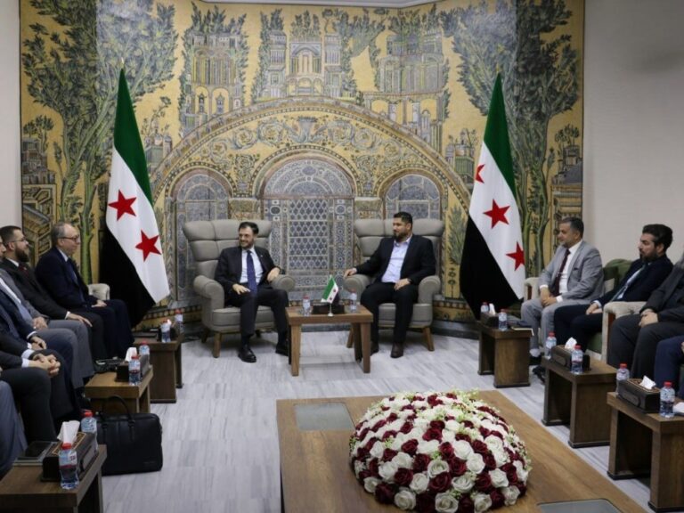 وزير الاتصالات يزور إدلب للاطلاع على واقع الاتصالات والبنى التقنية