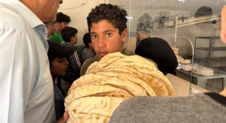 تخفيض وزن ربطة الخبز.. عبء جديد على موائد السوريين