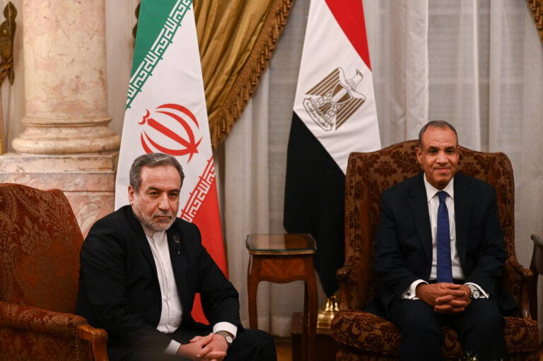 عراقجي وعبد العاطي يبحثان التطورات الإقليمية ومسار المفاوضات الإيرانية الأمريكية عراقجي وعبد العاطي يبحثان التطورات الإقليمية ومسار المفاوضات الإيرانية الأمريكية
