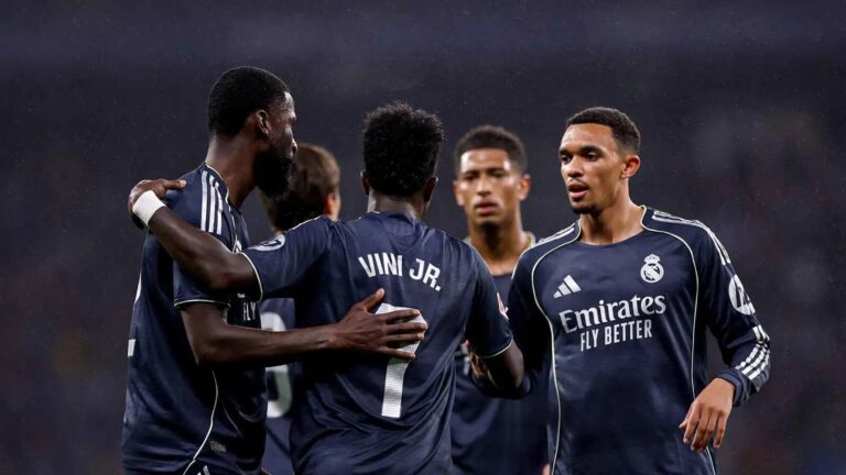 رد فعل لاعبي ريال مدريد تجاه فليك بعد الخسارة أمام برشلونة (فيديو)