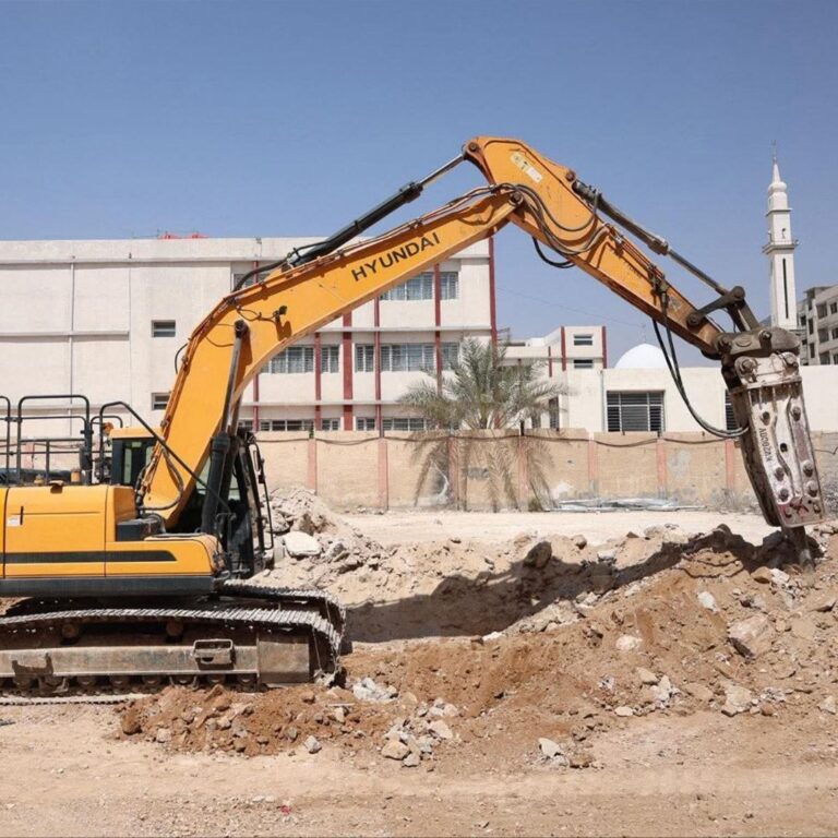 العثور على رفات أم وأطفالها داخل مدرسة في ريف دمشق (صور) العثور على رفات أم وأطفالها داخل مدرسة في ريف دمشق (صور)