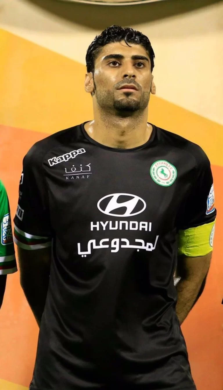 صدمة للهلال والاتحاد .. القادسية يحصن أحمد الكسار بعقد طويل الأمد
