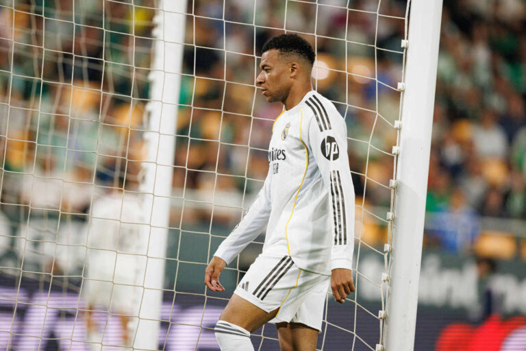 ما الذي يحدث مع مبابي في ريال مدريد بعد أحداث الكلاسيكو؟ تقارير تكشف تفاصيل مثيرة ما الذي يحدث مع مبابي في ريال مدريد بعد أحداث الكلاسيكو؟ تقارير تكشف تفاصيل مثيرة
