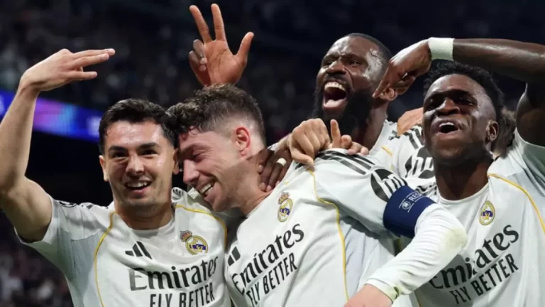 فالفيردي يثير الجدل داخل ريال مدريد بعبارة نارية لتشواميني: “أنت محظوظ لأننا في