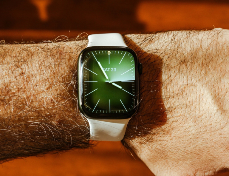 تسريب جديد يكشف غياب ميزة منتظرة عن Apple Watch Series 12 - التقنية بلا حدود
