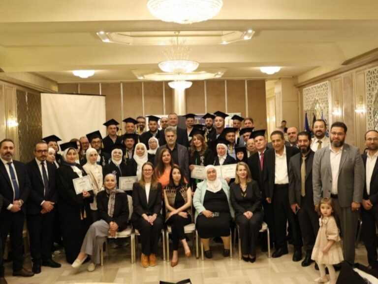 وزارة الصحة تخرج الدفعة الأولى من برنامج تدريب الوبائيات الميداني في سوريا وزارة الصحة تخرج الدفعة الأولى من برنامج تدريب الوبائيات الميداني في سوريا