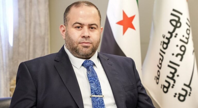 علوش يوضّح.. هل تسمح تركيا بعبور السوريين من حاملي الكملك وإذن العمل؟