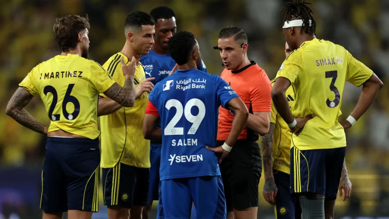 فيديو: إصابة مفاجئة وصافرات استهجان.. الدوسري بين أنياب جمهور الهلال | كووورة kooora logo