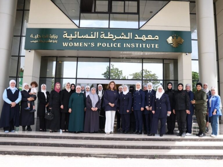 وزيرة الشؤون الاجتماعية تبحث مع الشرطة النسائية آفاق التعاون وتطوير البرامج التدريبية