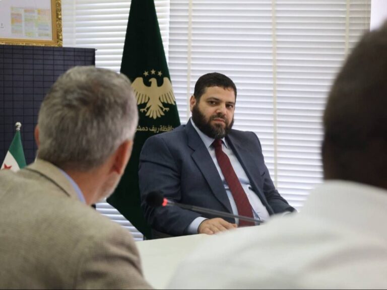 محافظ ريف دمشق يبحث مع وفد "أوتشا" خطط التعافي