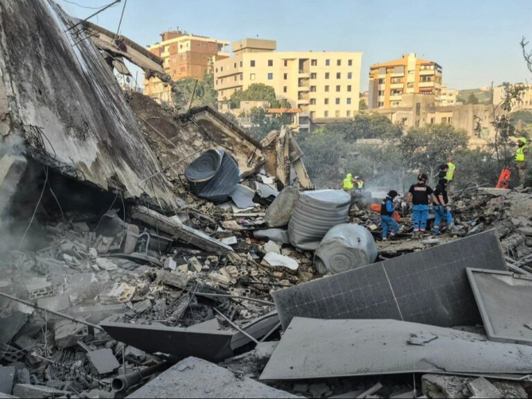 عشية جولة محادثات جديدة.. قتلى وجرحى بغارات إسرائيلية على جنوب لبنان