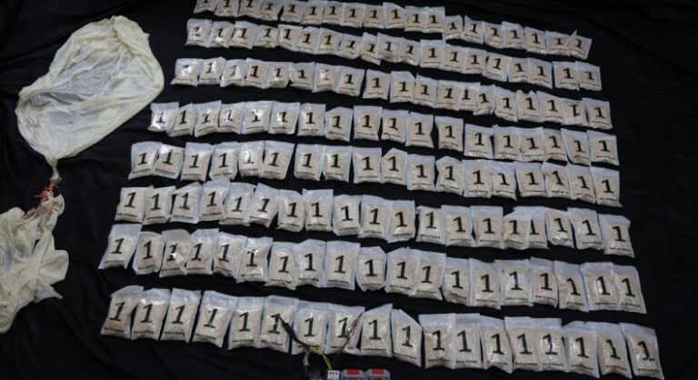 الداخلية السورية تحبط عملية تهريب 142 ألف حبة كبتاغون إلى الأردن الداخلية السورية تحبط عملية تهريب 142 ألف حبة كبتاغون إلى الأردن