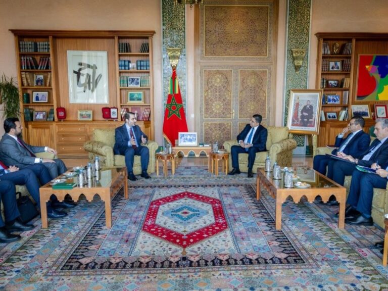 المغرب يخصص 100 منحة دراسية للطلبة السوريين ويعلن استعداده لنقل تجربته التنموية
