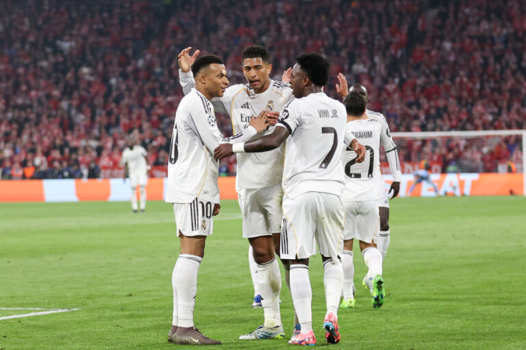 جماهير ريال مدريد تصب غضبها على مبابي وفينيسيوس بعد الموسم الكارثي (فيديو) جماهير ريال مدريد تصب غضبها على مبابي وفينيسيوس بعد الموسم الكارثي (فيديو)