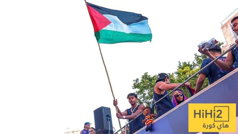 جدارية في أيرلندا توثق لحظة رفع لامين يامال علم فلسطين