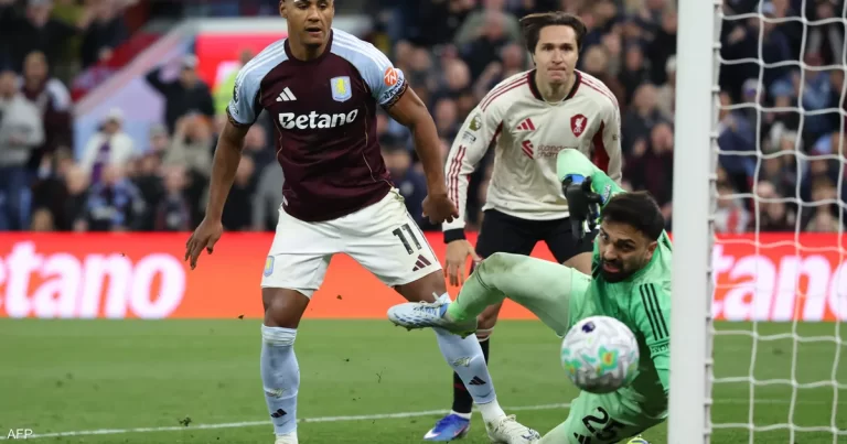 أستون فيلا يحسم تأهله لدوري الأبطال بفوز عريض على ليفربول