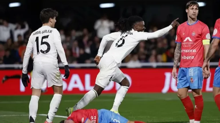 عرض مغري من باريس.. كواليس خطة لويس إنريكي لخطف كامافينغا من ريال مدريد