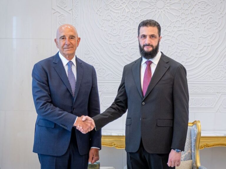 السيد الرئيس أحمد الشرع يلتقي المبعوث الأمريكي الخاص إلى سوريا في دمشق