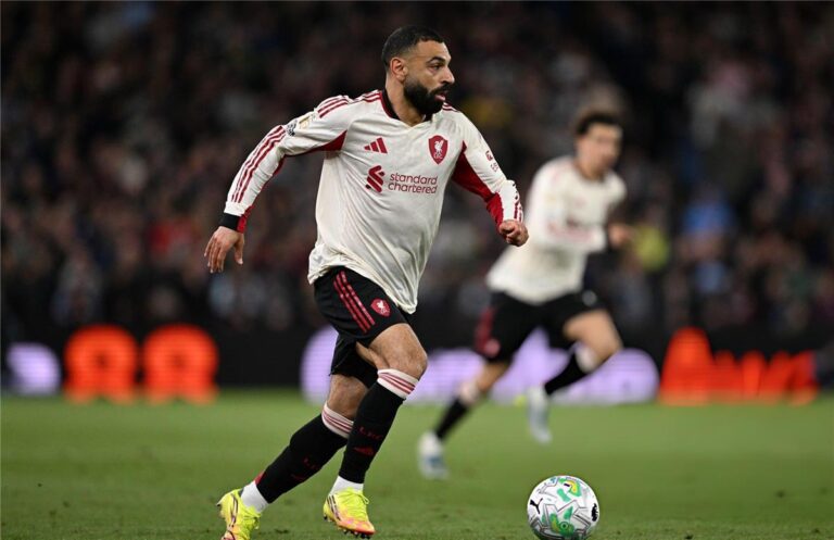 آس: محمد صلاح لم يهدئ أوضاع ليفربول.. وذكَر الجماهير بـ كلوب