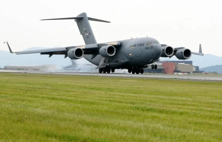 11 طائرة أمريكية من طراز C-17A تغادر الشرق الأوسط نحو أوروبا 11 طائرة أمريكية من طراز C-17A تغادر الشرق الأوسط نحو أوروبا