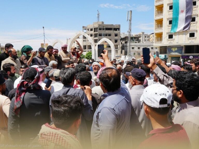 فلاحو دير الزور والرقة ودرعا يحتجون على تسعيرة القمح: لا تغطي تكلفة الإنتاج فلاحو دير الزور والرقة ودرعا يحتجون على تسعيرة القمح: لا تغطي تكلفة الإنتاج