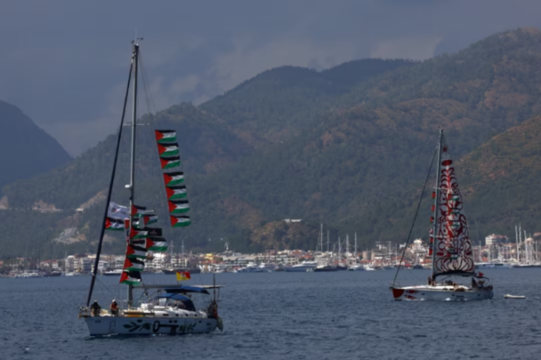 إعلام عبري: البحرية الإسرائيلية تستعد لاعتراض سفن أسطول الصمود المتجهة لغزة إعلام عبري: البحرية الإسرائيلية تستعد لاعتراض سفن أسطول الصمود المتجهة لغزة