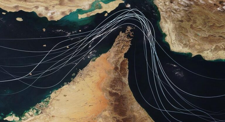 إيران تلوّح بفرض رسوم على كابلات الإنترنت البحرية في مضيق هرمز